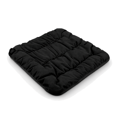 Ember heated cushion for cats in black velvet, on a white background